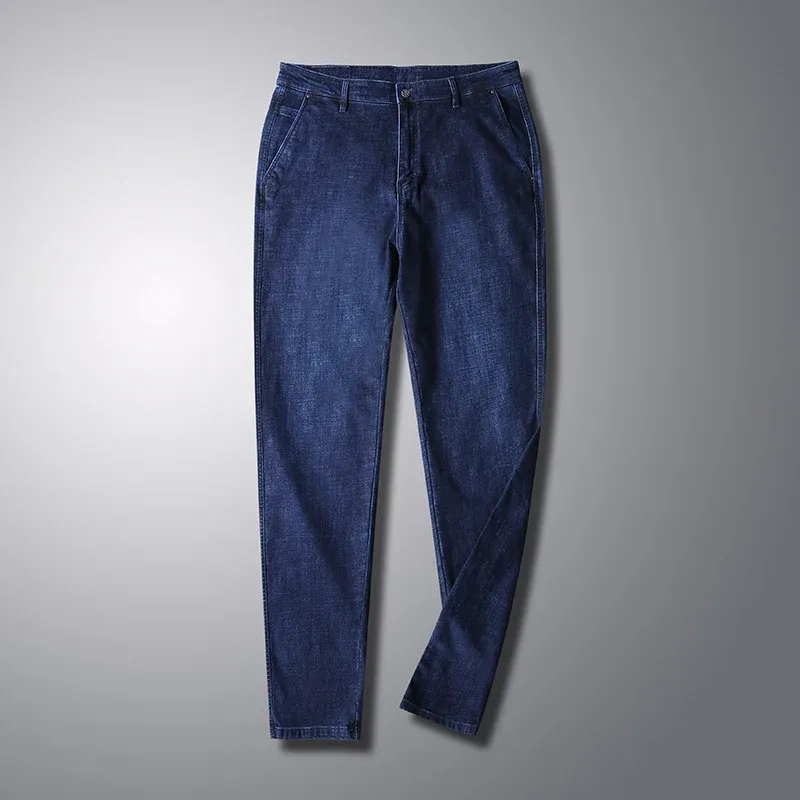 Herren Schmal geschnittene Denim-Chino mit Stretch, tapered Bein und klassischer Five-Pocket-Optik Echoarchiv