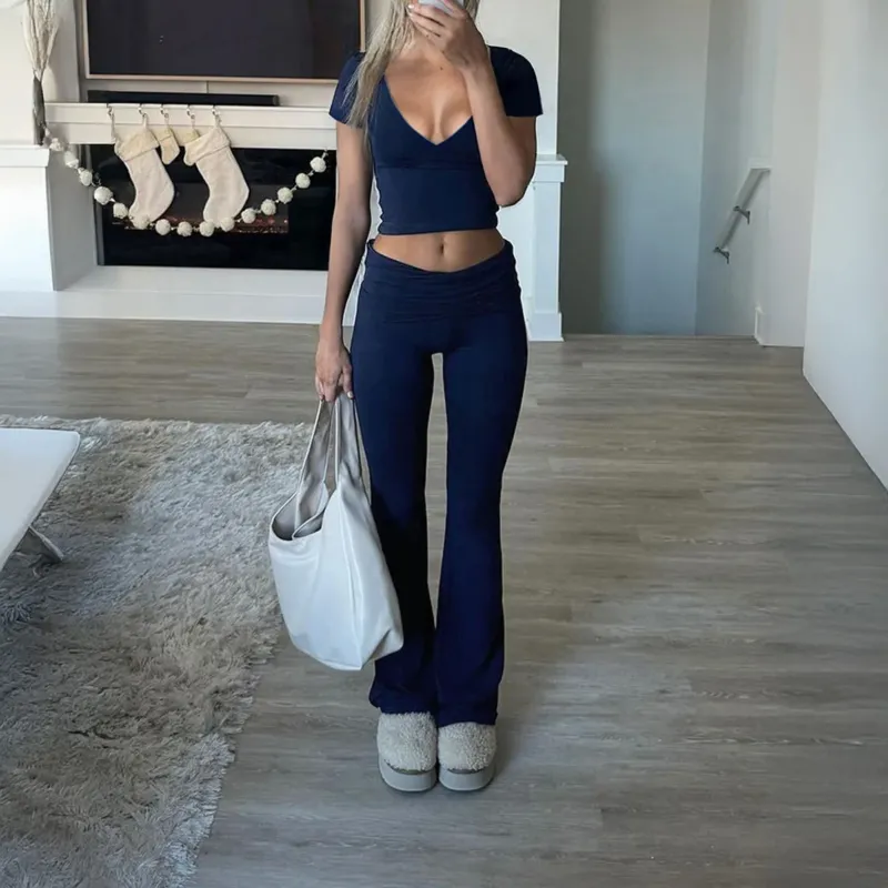 Damen Lässiges Zweiteiliges Lounge-Set mit cropped Oberteil und Bootcut-Hosen – Élanora